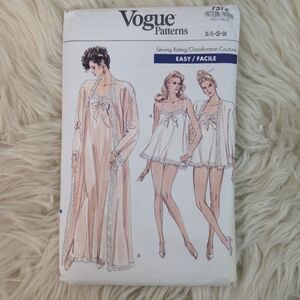 Vogue Vintage Easy Nightgown & Robe Sewing Pattern 7372